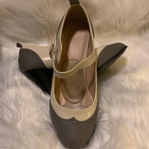 Chloe and chase wing tip heel - Picture 6 of 6